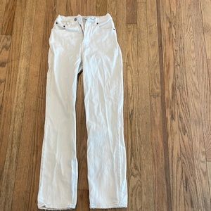 A&F 90’s straight Ultra High Rise jeans in the color cream size 24/00R